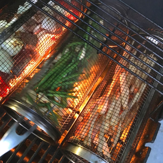 Barbecue stainless steel wire mesh cylinder